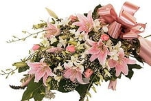 Ankara Balgat Ostim �i�ek�i firmam�zdan kazablanka ve taze gerbera k�r �i�ekleri demeti