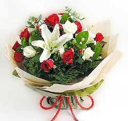Ankara Balgat Ba�lum �i�ek�i firma �r�n�m�z g�ller ve kazablanka buketi