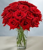 Ankara Balgat �i�ek yolla firma �r�n�m�z cam vazoda 12 adet k�rm�z� g�l Ankara �i�ek g�nder firmas� �ahane �r�n�m�z 