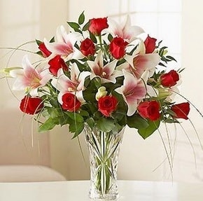 12 adet k�rm�z� g�l 3 dal kazablanka �i�e�i vazosu 